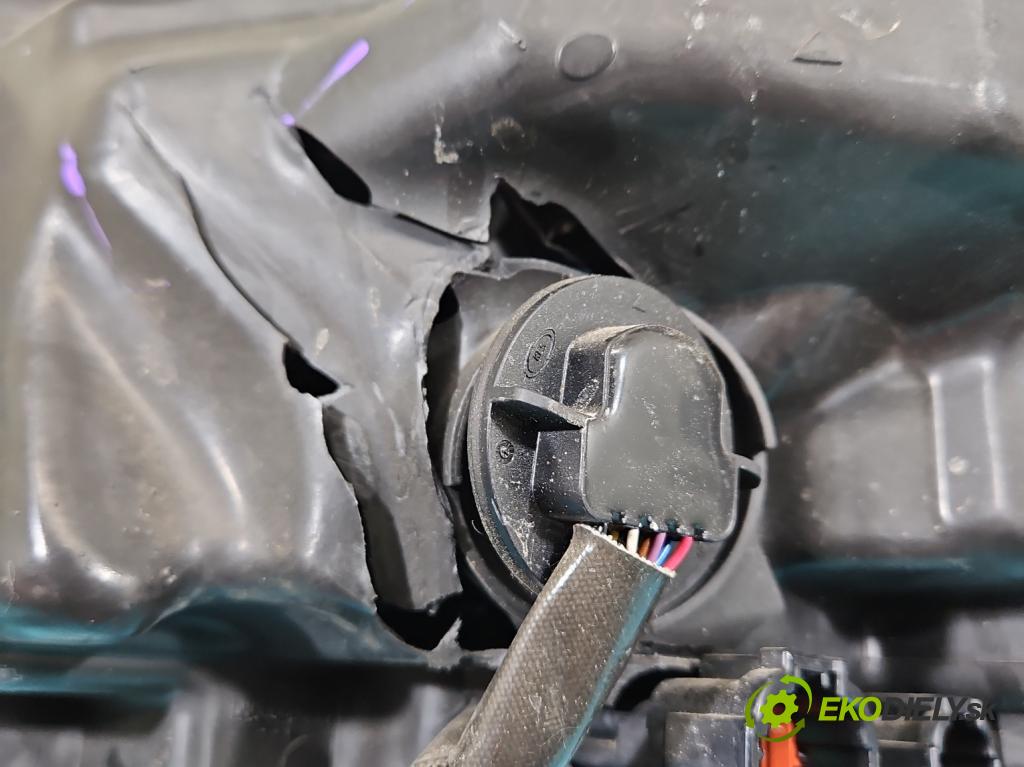 Nissan Qashqai II J11 2013-2021 1.2 T 116 HP manual 85 kW 1197 cm3 5- Reflektor: pravý  (Svetlo predné pravé)