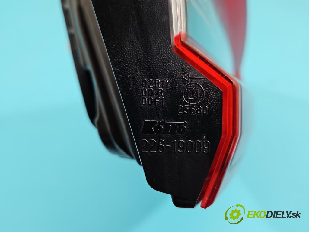 Nissan Qashqai II J11 2013-2021 1.2 T 116 HP manual 85 kW 1197 cm3 5- svetlo / reflektor zadné ľavé  (Kľučka dverí ostatné)