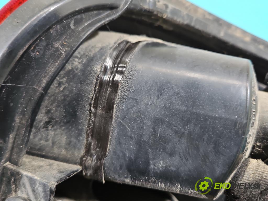 Dodge Caravan IV 2000-2007 3.3 V6 182KM automatic 134 kW 3301 cm3 5- svetlo / reflektor zadné ľavé  (Kľučka dverí ostatné)