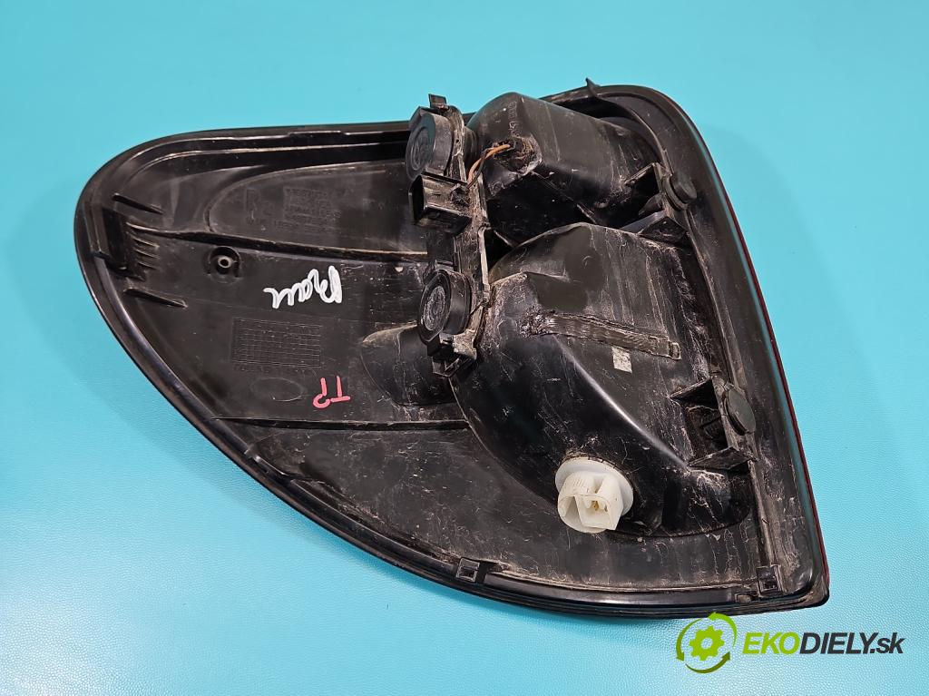 Dodge Caravan IV 2000-2007 3.3 V6 182KM automatic 134 kW 3301 cm3 5- svetlo / reflektor zadné pravé 04857954 (Kľučka dverí ostatné)