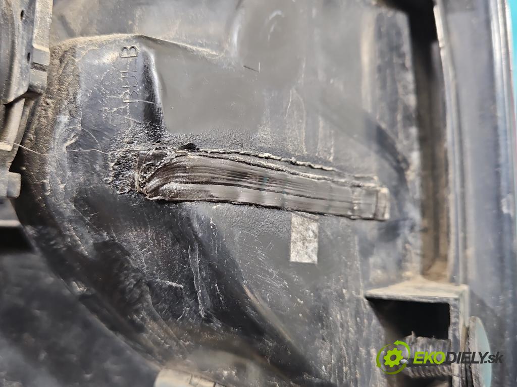 Dodge Caravan IV 2000-2007 3.3 V6 182KM automatic 134 kW 3301 cm3 5- svetlo / reflektor zadné pravé 04857954 (Kľučka dverí ostatné)