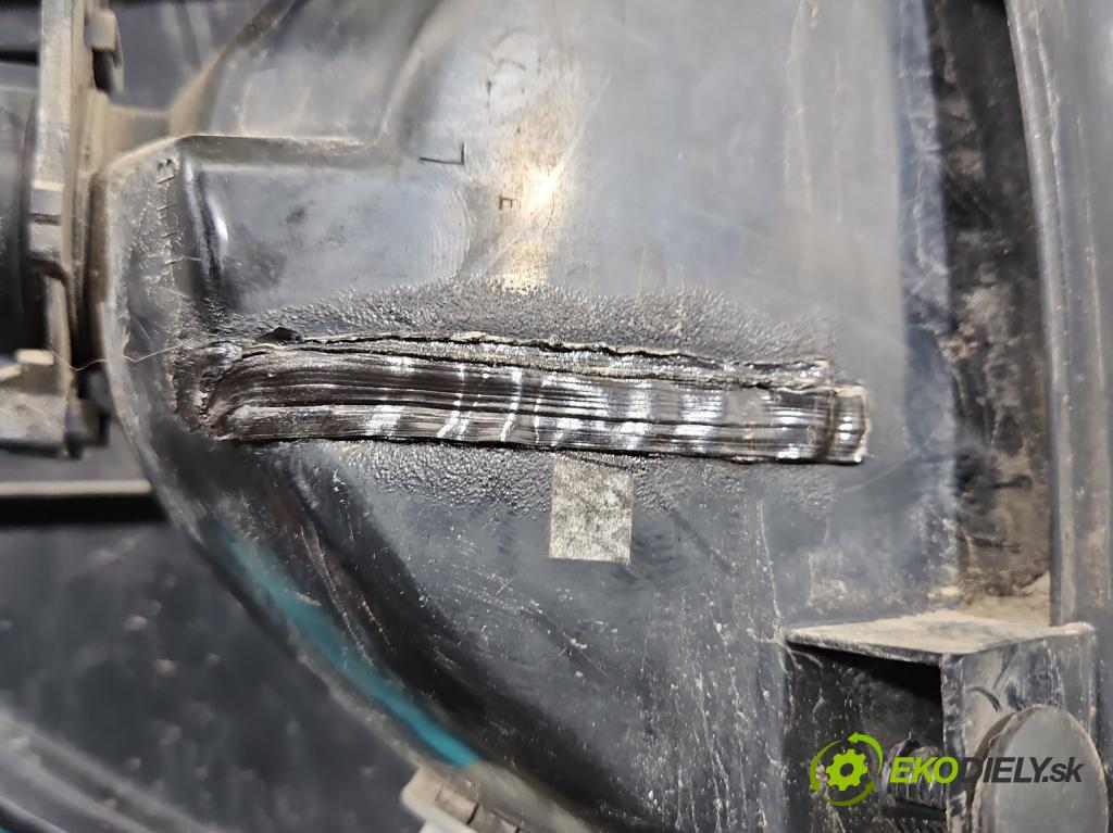 Dodge Caravan IV 2000-2007 3.3 V6 182KM automatic 134 kW 3301 cm3 5- svetlo / reflektor zadné pravé 04857954 (Kľučka dverí ostatné)