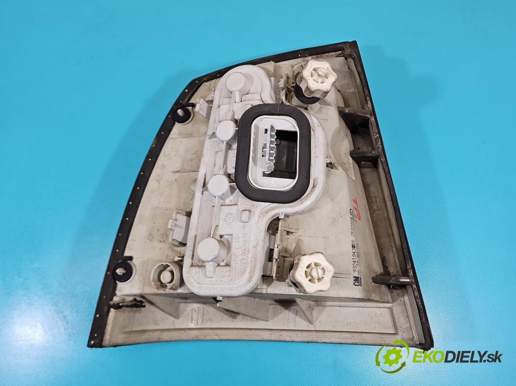 Opel Astra II 1998-2009 1.6 75 HP manual 55 kW 1598 cm3 4- svetlo / reflektor zadné pravé  (Kľučka dverí ostatné)