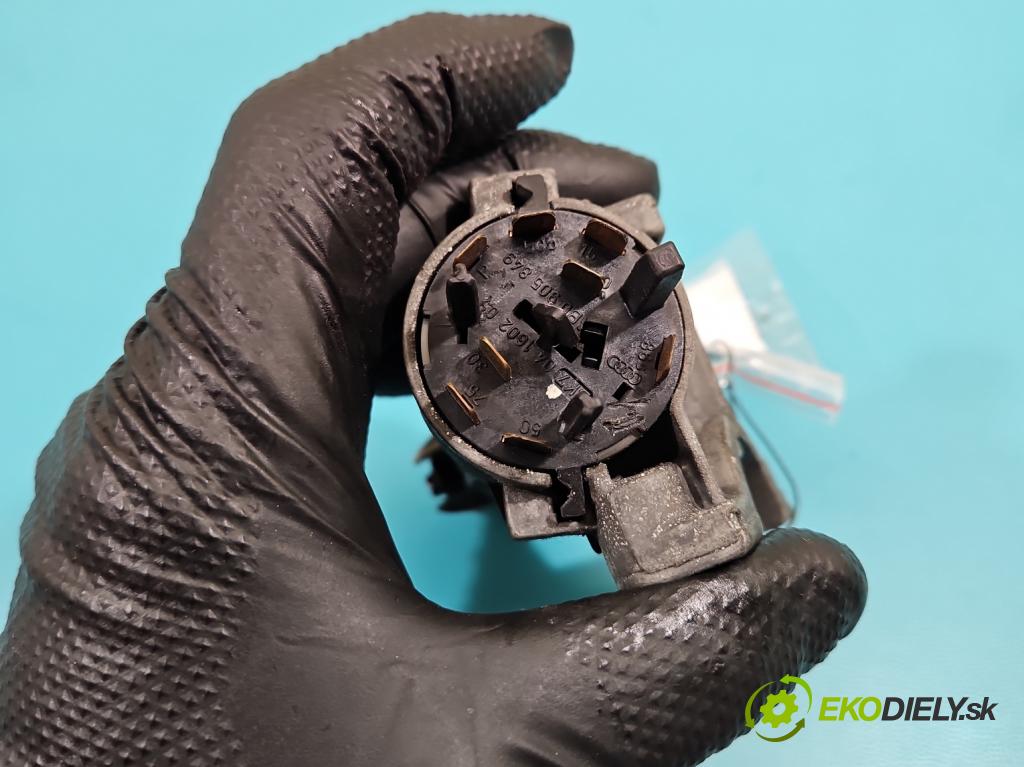 Audi A4 B5 1994-2001 1.9 tdi 116 HP manual 85 kW 1896 cm3 4- Spínačka  (Spínacia skrinka)