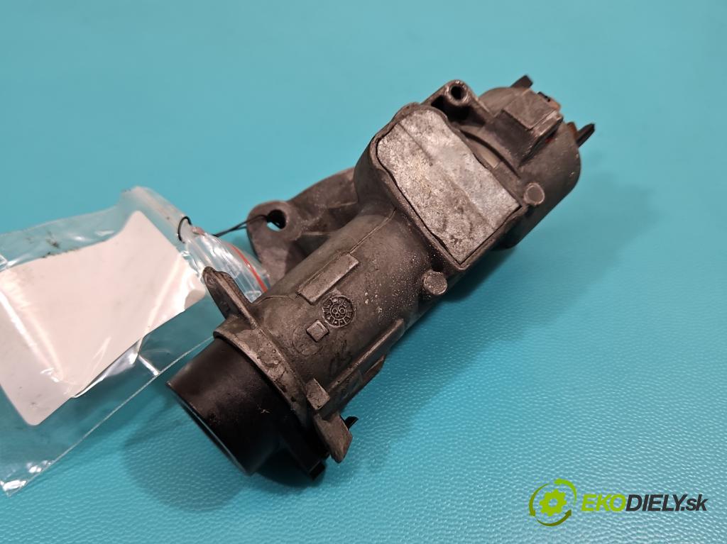 Audi A4 B5 1994-2001 1.9 tdi 116 HP manual 85 kW 1896 cm3 4- Spínačka  (Spínacia skrinka)