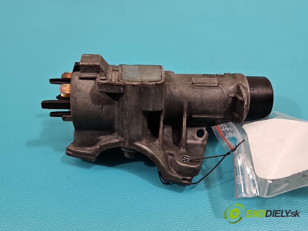 Audi A4 B5 1994-2001 1.9 tdi 116 HP manual 85 kW 1896 cm3 4- Spínačka  (Spínacia skrinka)