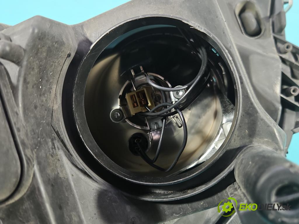 Opel Astra III 2004-2014 1.7 cdti 101 HP manual 74 kW 1686 cm3 5- Reflektor: pravý  (Svetlo predné pravé)