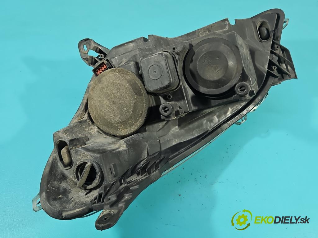 Opel Astra III 2004-2014 1.7 cdti 101 HP manual 74 kW 1686 cm3 5- Reflektor: pravý  (Svetlo predné pravé)