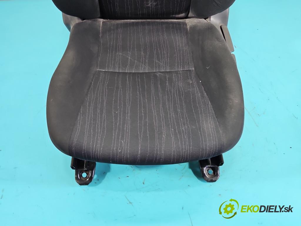 Toyota Auris I 2006-2013 2.0 D4D 126 HP manual 93 kW 1998 cm3 5- Sedačka ľavý  (Sedadlo)