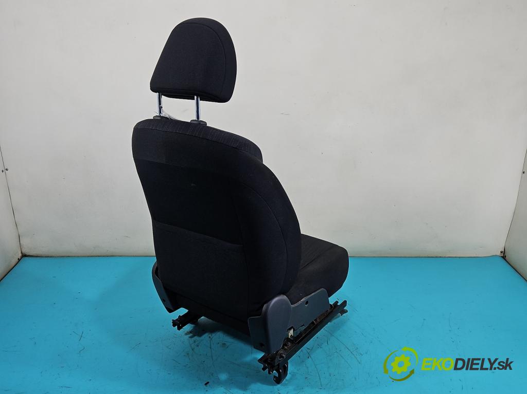 Toyota Auris I 2006-2013 2.0 D4D 126 HP manual 93 kW 1998 cm3 5- Sedačka ľavý  (Sedadlo)