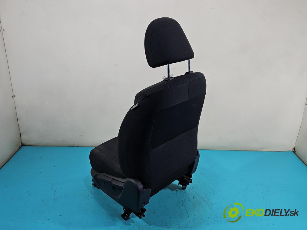 Toyota Auris I 2006-2013 2.0 D4D 126 HP manual 93 kW 1998 cm3 5- Sedačka ľavý  (Sedadlo)