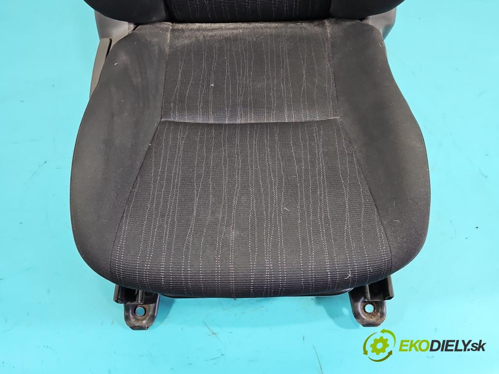Toyota Auris I 2006-2013 2.0 D4D 126 HP manual 93 kW 1998 cm3 5- Sedačka pravý  (Sedadlo)