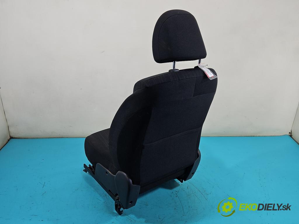 Toyota Auris I 2006-2013 2.0 D4D 126 HP manual 93 kW 1998 cm3 5- Sedačka pravý  (Sedadlo)