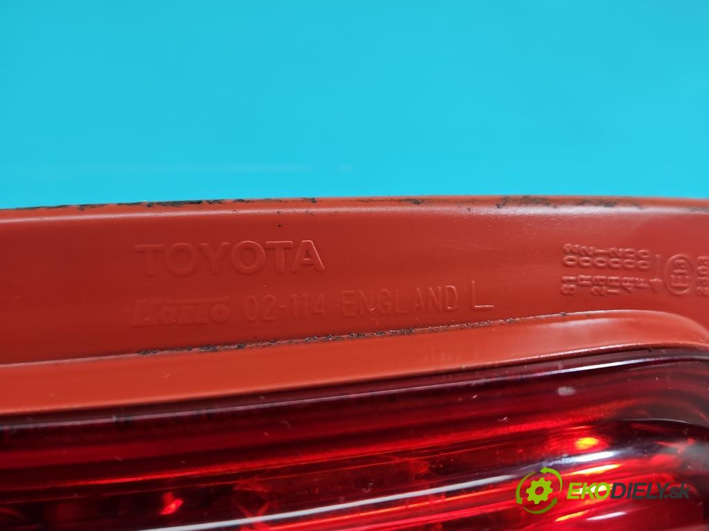 Toyota Auris I 2006-2013 2.0 D4D 126 HP manual 93 kW 1998 cm3 5- svetlo / reflektor zadné ľavé  (Kľučka dverí ostatné)