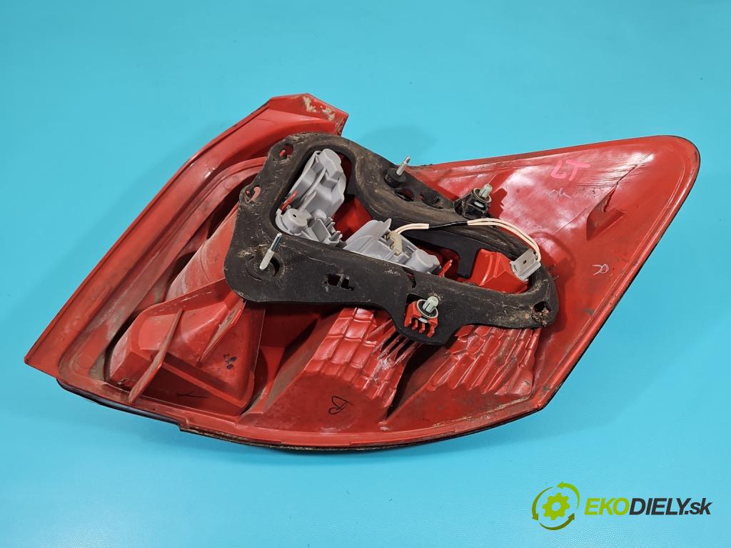 Toyota Auris I 2006-2013 2.0 D4D 126 HP manual 93 kW 1998 cm3 5- svetlo / reflektor zadné ľavé  (Kľučka dverí ostatné)