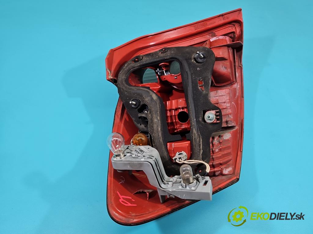 Toyota Auris I 2006-2013 2.0 D4D 126 HP manual 93 kW 1998 cm3 5- svetlo / reflektor zadné pravé  (Kľučka dverí ostatné)