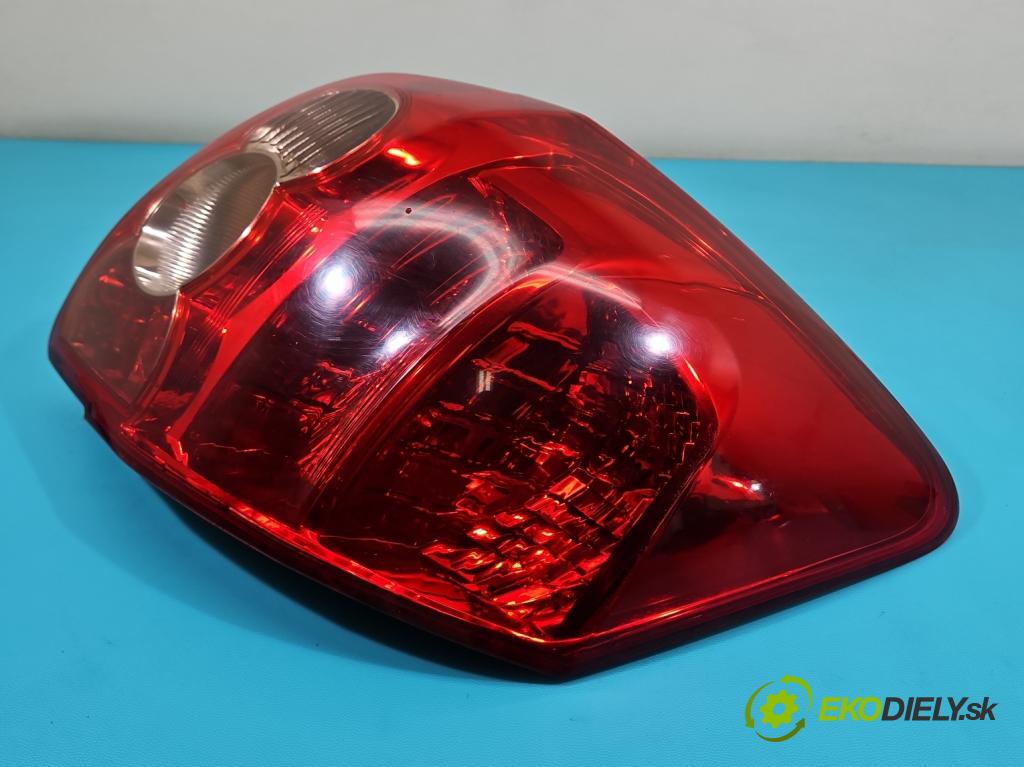 Toyota Auris I 2006-2013 2.0 D4D 126 HP manual 93 kW 1998 cm3 5- svetlo / reflektor zadné pravé  (Kľučka dverí ostatné)