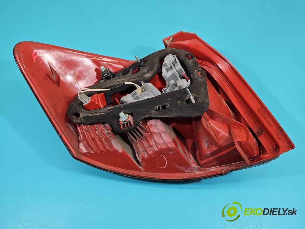 Toyota Auris I 2006-2013 2.0 D4D 126 HP manual 93 kW 1998 cm3 5- svetlo / reflektor zadné pravé  (Kľučka dverí ostatné)