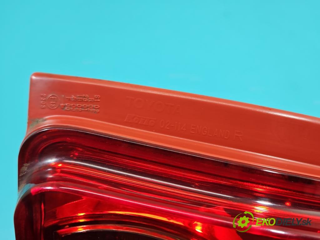 Toyota Auris I 2006-2013 2.0 D4D 126 HP manual 93 kW 1998 cm3 5- svetlo / reflektor zadné pravé  (Kľučka dverí ostatné)