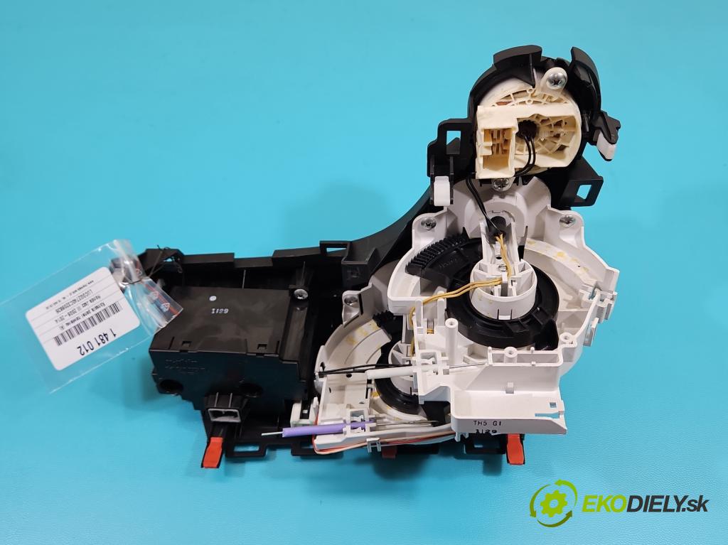 Honda Jazz III 2008-2014 1.2 16V 90 HP manual 66 kW 1198 cm3 5- panel kúrenia