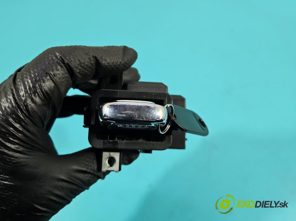 Audi A4 B8 2007-2015 3.0 tdi 239KM automatic 176 kW 2967 cm3 5- Spínačka 8K0909131D (Spínacia skrinka)