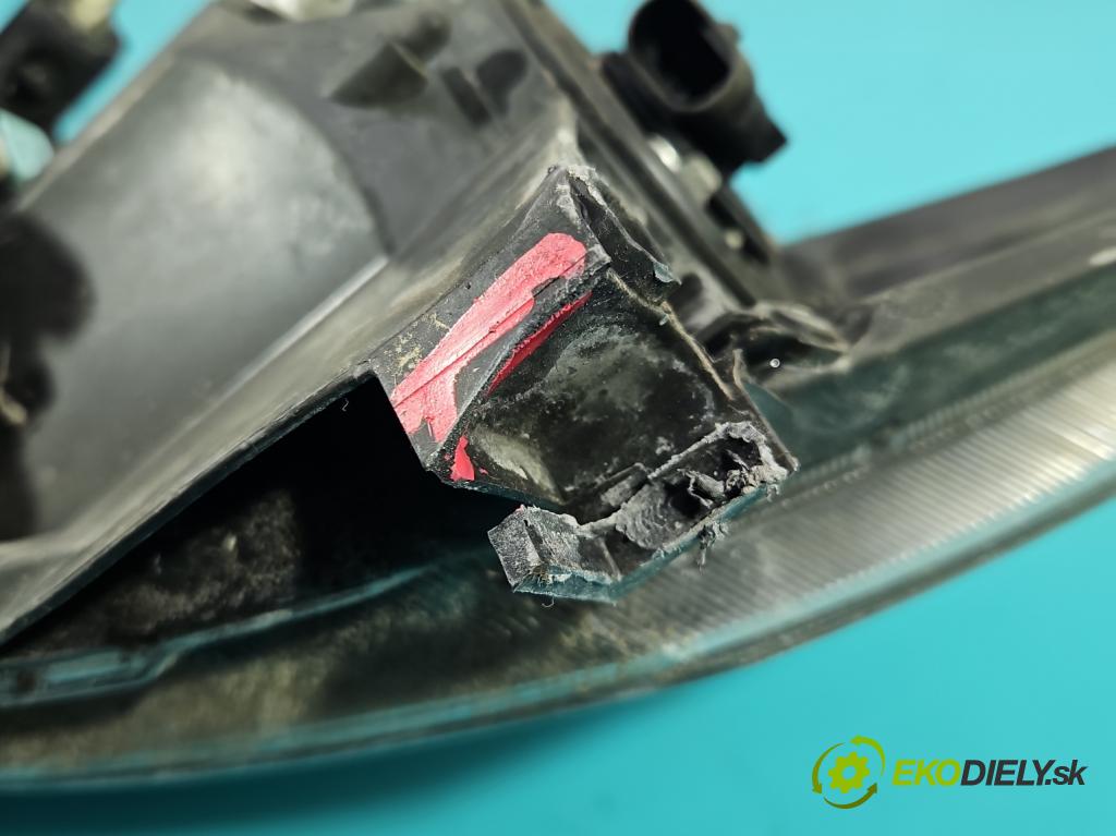 Toyota Auris I 2006-2013 2.0 D4D 126 HP manual 93 kW 1998 cm3 5- Reflektor: pravý 81110-02470 (Svetlo predné pravé)