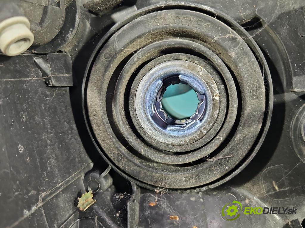 Toyota Auris I 2006-2013 2.0 D4D 126 HP manual 93 kW 1998 cm3 5- Reflektor: pravý 81110-02470 (Svetlo predné pravé)