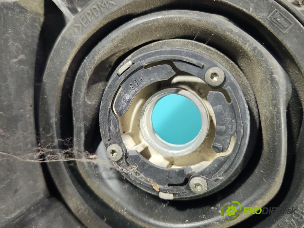 Toyota Auris I 2006-2013 2.0 D4D 126 HP manual 93 kW 1998 cm3 5- Reflektor: pravý 81110-02470 (Svetlo predné pravé)