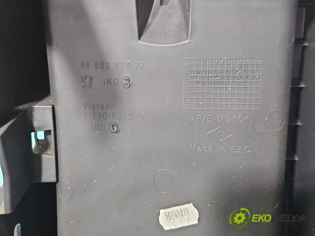 Peugeot 5008 I 2009-2017 1.6 THP 156 HP manual 115 kW 1598 cm3 5- operadlo 9686267677 (Lakťová opierka)