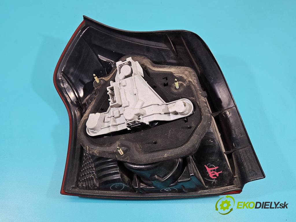 Toyota Corolla E12 2001-2009 1.4 D4D 90 hp manual 66 kW 1364 cm3 5- světlo zadní pravé  (Klika dveří ostatní)
