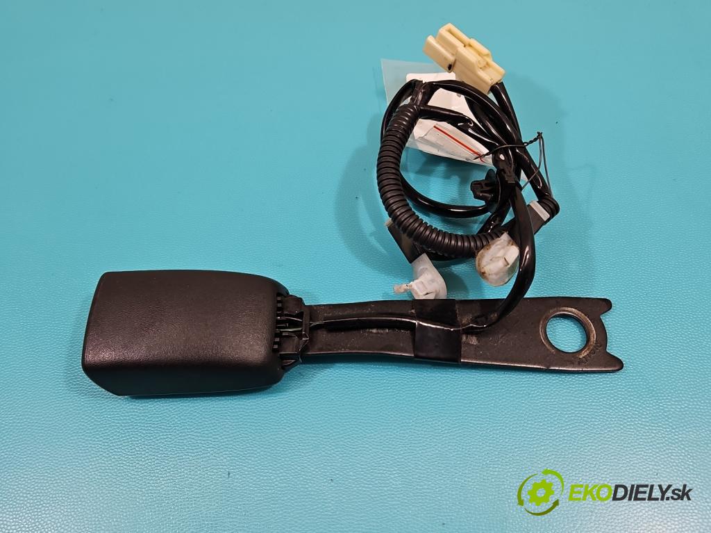 Toyota Rav4 III 2005-2012 2.2 D4D 136 HP manual 100 kW 2231 cm3 5- pas bezpečnosť: predné pravý