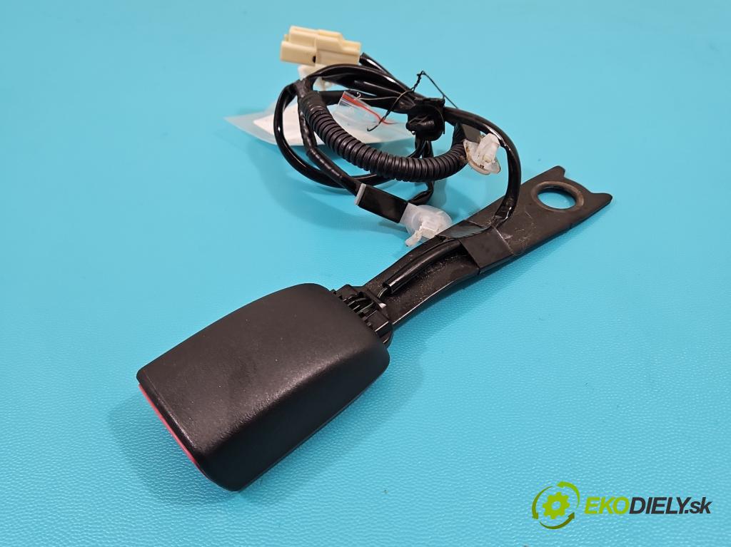 Toyota Rav4 III 2005-2012 2.2 D4D 136 HP manual 100 kW 2231 cm3 5- pas bezpečnosť: predné pravý 