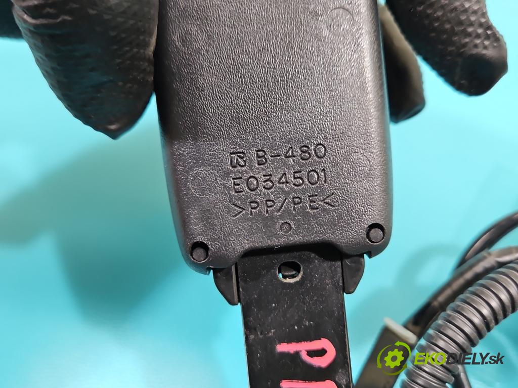 Toyota Rav4 III 2005-2012 2.2 D4D 136 HP manual 100 kW 2231 cm3 5- pas bezpečnosť: predné pravý