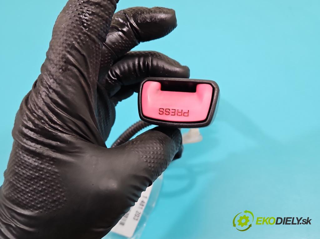 Toyota Rav4 III 2005-2012 2.2 D4D 136 HP manual 100 kW 2231 cm3 5- pas bezpečnosť: predné pravý