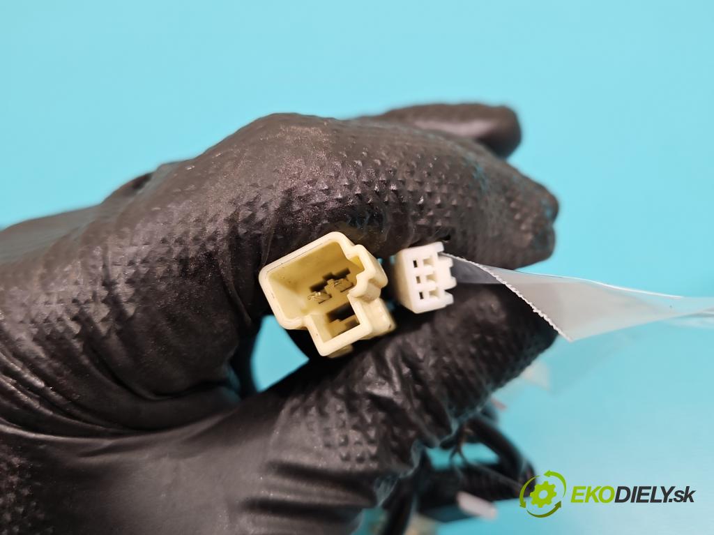 Toyota Rav4 III 2005-2012 2.2 D4D 136 HP manual 100 kW 2231 cm3 5- pas bezpečnosť: predné pravý