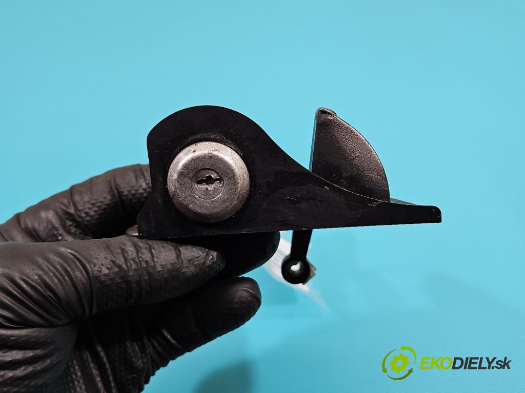 Aixam A741 2005-2010 0.4 5KM automatic 4 kW 400 cm3 3- rukoväť predné ľavé mimo:  (Kľučka dverí vonkajšia predná ľavá)