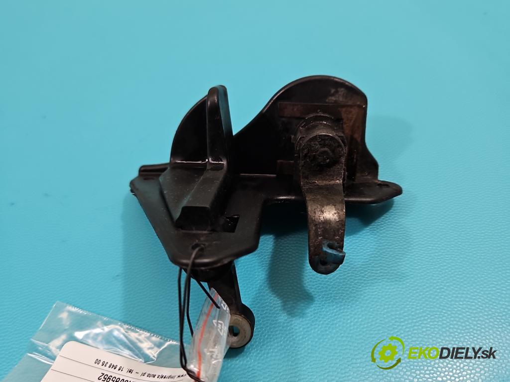 Aixam A741 2005-2010 0.4 5KM automatic 4 kW 400 cm3 3- rukoväť predné ľavé mimo:  (Kľučka dverí vonkajšia predná ľavá)