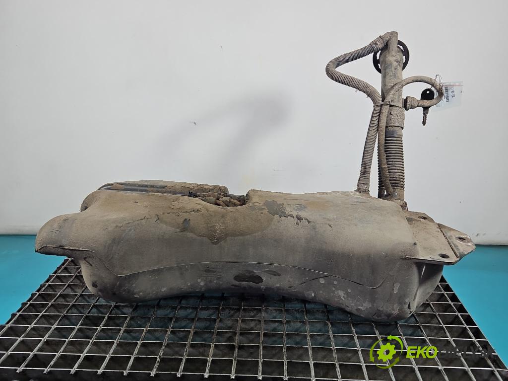 Aixam A741 2005-2010 5KM automatic 4 kW 400 cm3 3- Nádrž: palivo  (Palivová nádrž)