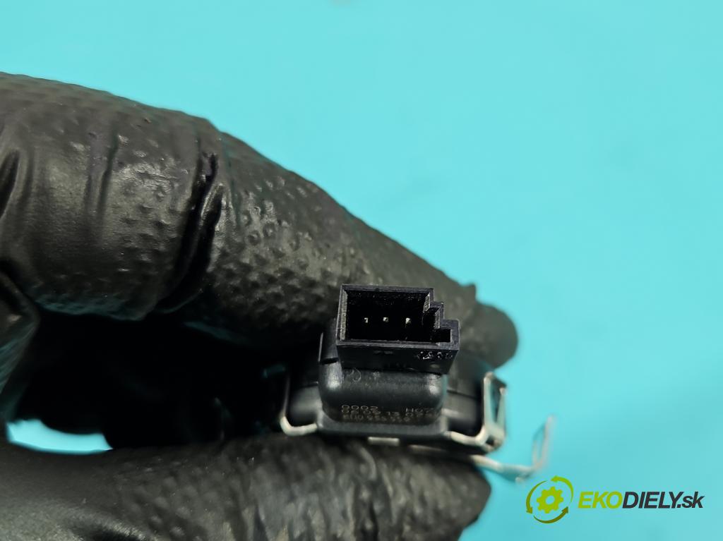 Skoda Octavia III 2013- 1.6 tdi 90 HP manual 66 kW 1598 cm3 5- snímač déšť: 8U0955559 (Snímač dažďa)