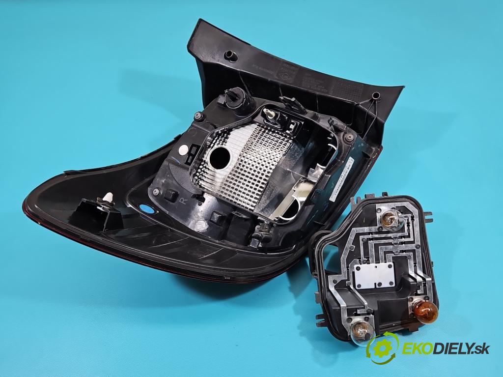 Dacia Sandero II 2012-2020 0.9 Tce 90 HP manual 66 kW 898 cm3 5- svetlo / reflektor zadné pravé 265506147R (Kľučka dverí ostatné)