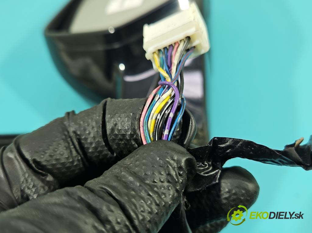 Honda CR-V III 2006-2011 2.2 i-CTDi 140 hp manual 103 kW 2204 cm3 5- zpětné zrcátko pravé  (Klika dveří ostatní)