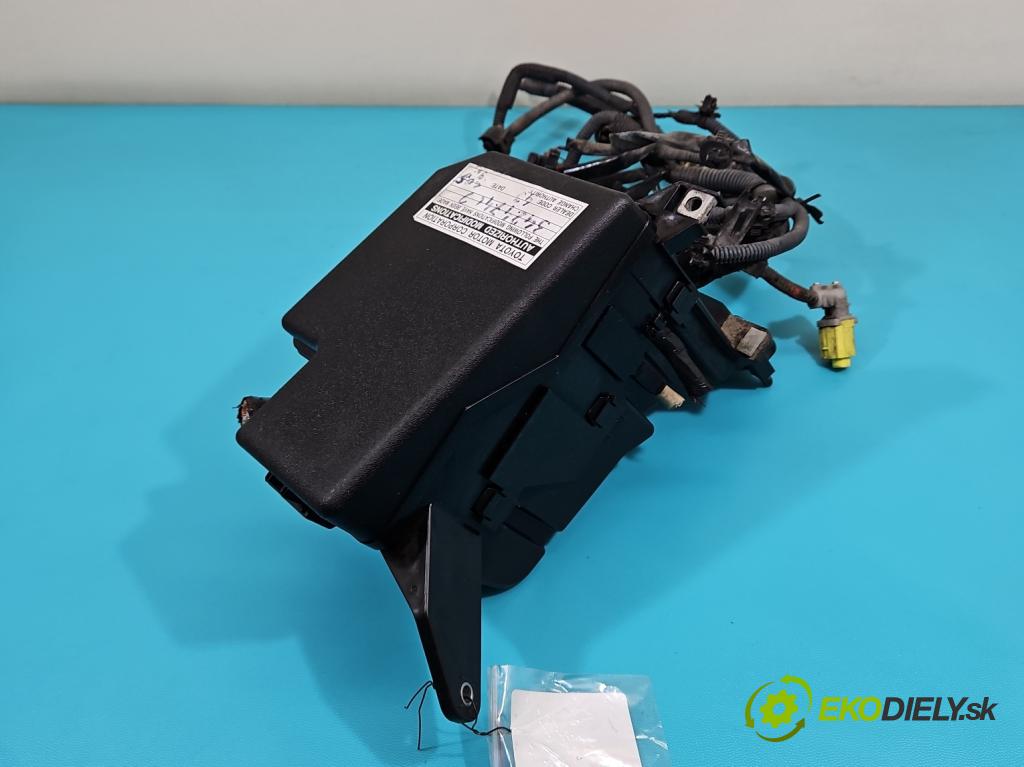 Toyota Rav4 III 2005-2012 2.2 D4D 136 HP manual 100 kW 2231 cm3 5- skrinka poistka 82662-42180 (Poistková skrinka)