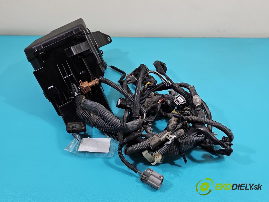 Toyota Rav4 III 2005-2012 2.2 D4D 136 HP manual 100 kW 2231 cm3 5- skrinka poistka 82662-42190 (Poistková skrinka)