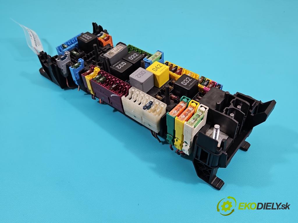 Mercedes Vito W447 2014- 2,2.0 CDI 136hp automatic 100 kW 2143 cm3 5- skříňka pojistková A4475460046 (Pojistková skříňka)