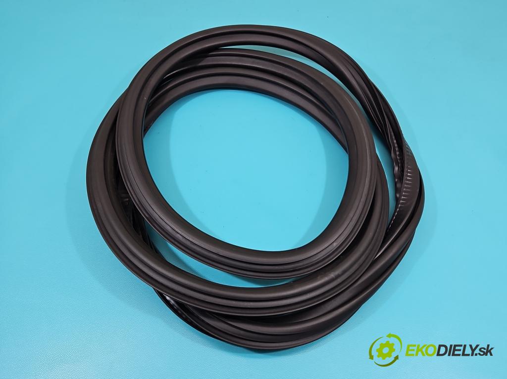 Audi Q3 2011-2018 2.0 tdi 177 hp automatic 130 kW 1968 cm3 5- Těsnění: dveře zadní levé  (Karoserie ostatní)