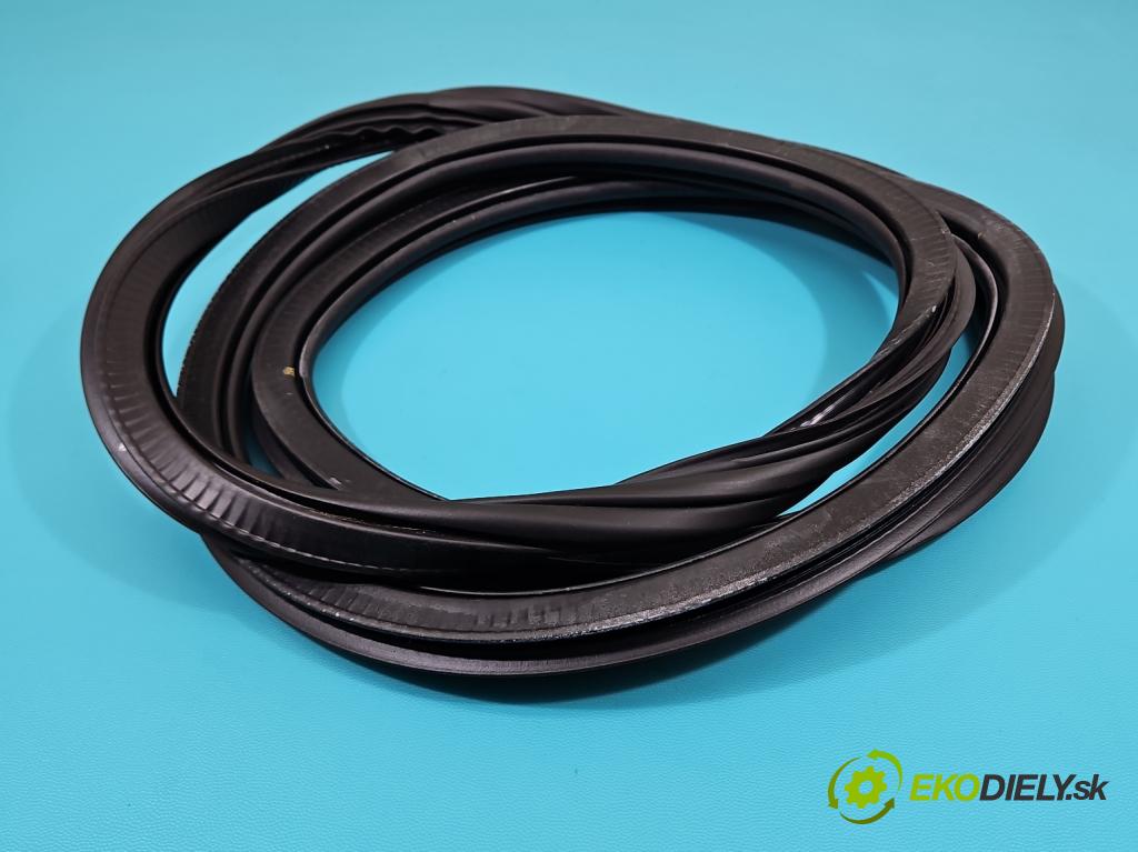 Audi Q3 2011-2018 2.0 tdi 177 hp automatic 130 kW 1968 cm3 5- Těsnění: dveře zadní levé  (Karoserie ostatní)