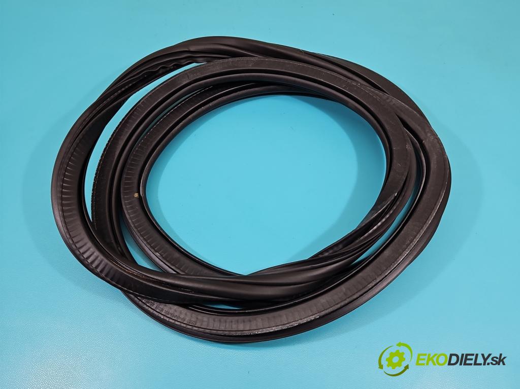 Audi Q3 2011-2018 2.0 tdi 177 hp automatic 130 kW 1968 cm3 5- Těsnění: dveře zadní levé  (Karoserie ostatní)