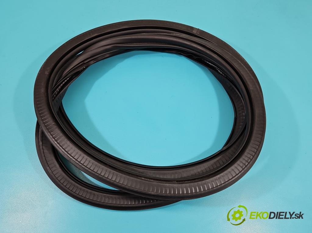 Audi Q3 2011-2018 2.0 tdi 177 hp automatic 130 kW 1968 cm3 5- Těsnění: dveře zadní pravé  (Karoserie ostatní)