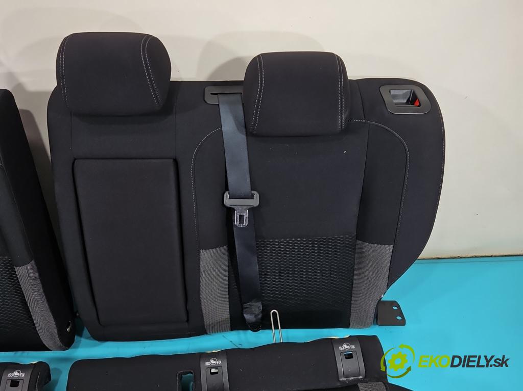 Nissan Qashqai II J11 2013-2021 1.2 T 116 HP manual 85 kW 1197 cm3 5- Pohovka: zadné  (Sedadlo)