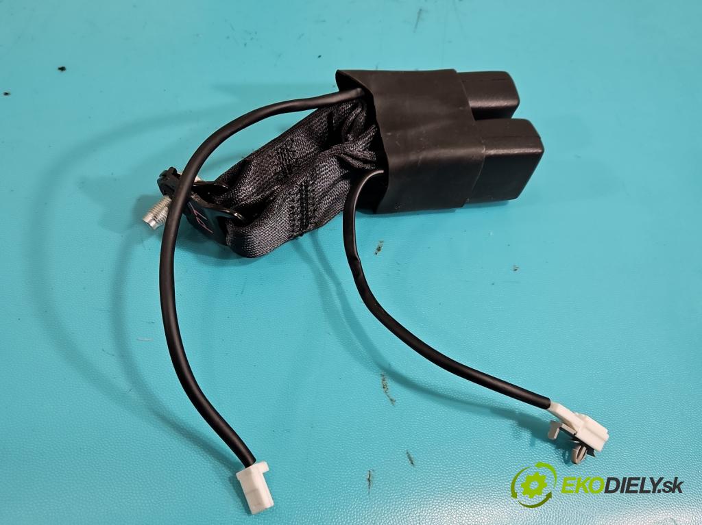 Nissan Qashqai II J11 2013-2021 1.2 T 116 HP manual 85 kW 1197 cm3 5- Pohovka: zadné  (Sedadlo)